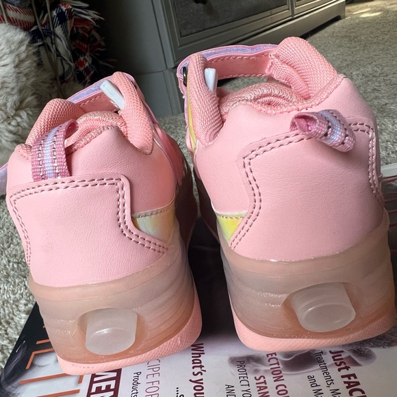 Sneakers with rollers.New - Picture 4 of 11